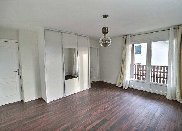 Maison à vendre    7 pièces • 225,80 m2 Messery