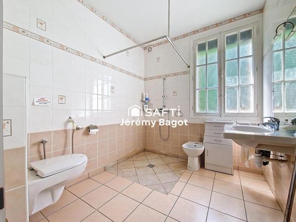 Ensemble immobilier sur plus de 2,7 hectares de nature préservée