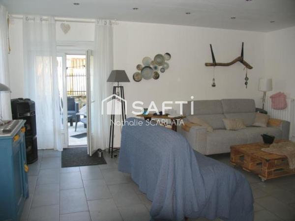 MAISON en pierre RENOVEE de 160 m² habitables avec 3 chambres, terrasse, grange, garage