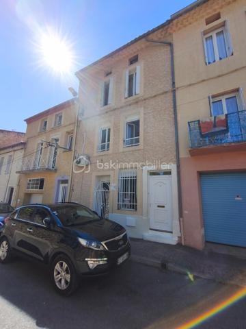 Une maison pleine de potentiel, au cœur de Bédarieux, quartier Rive Droite

Située en centre-ville, cette maison bénéficie d’un emplacement particulièrement pratique : commerces, services et alimentation accessibles à pied.
Répartie sur plusieurs niveaux, elle propose aujourd’hui une agréable pièce de vie avec cuisine ouverte et climatisation, 2 chambres et de beaux volumes.
Son véritable atout : son potentiel d’évolution.

Au rez-de-chaussée, un espace d’environ 20 m² avec accès indépendant, une salle d'eau avec WC. Cet espace peut être transformé selon vos besoins en logement indépendant, atelier ou local professionnel.
Au 1er étage un palier qui dessert un WC séparé et un spacieux séjour de 25m² avec cuisine ouverte.
Au 2nd étage, deux chambres de 10 et 13m² environs ainsi qu'une salle d'eau avec WC.
Au dernier niveau, les combles  lumineux, éclairés par deux Velux, permettent d'imaginer, après ouverture de l'espace, une grande chambre sous toiture avec dressing. Pour un confort optimal les combles sont à finir d'aménager.
À quelques mètres de la maison, stationnement disponible, avec également des parkings publics à proximité. Une place de stationnement devant la maison existante.

Une maison idéale pour un projet familial, locatif ou professionnel, avec la possibilité de faire évoluer les espaces selon vos envies.

LES +
• 125 000 € HAI
• Cœur de ville
• Toutes commodités à pied
• Stationnement à proximité
• 109 m² habitables
• 2 chambres actuellement
• RDC indépendant d’environ 20 m²
• Potentiel de studio / local professionnel
• Combles aménagés avec potentiel de chambre supplémentaire
• 2 Velux
• Climatisation
• Double vitrage
• DPE C