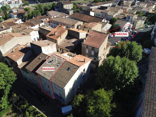 Une maison pleine de potentiel, au cœur de Bédarieux, quartier Rive Droite

Située en centre-ville, cette maison bénéficie d’un emplacement particulièrement pratique : commerces, services et alimentation accessibles à pied.
Répartie sur plusieurs niveaux, elle propose aujourd’hui une agréable pièce de vie avec cuisine ouverte et climatisation, 2 chambres et de beaux volumes.
Son véritable atout : son potentiel d’évolution.

Au rez-de-chaussée, un espace d’environ 20 m² avec accès indépendant, une salle d'eau avec WC. Cet espace peut être transformé selon vos besoins en logement indépendant, atelier ou local professionnel.
Au 1er étage un palier qui dessert un WC séparé et un spacieux séjour de 25m² avec cuisine ouverte.
Au 2nd étage, deux chambres de 10 et 13m² environs ainsi qu'une salle d'eau avec WC.
Au dernier niveau, les combles  lumineux, éclairés par deux Velux, permettent d'imaginer, après ouverture de l'espace, une grande chambre sous toiture avec dressing. Pour un confort optimal les combles sont à finir d'aménager.
À quelques mètres de la maison, stationnement disponible, avec également des parkings publics à proximité. Une place de stationnement devant la maison existante.

Une maison idéale pour un projet familial, locatif ou professionnel, avec la possibilité de faire évoluer les espaces selon vos envies.

LES +
• 125 000 € HAI
• Cœur de ville
• Toutes commodités à pied
• Stationnement à proximité
• 109 m² habitables
• 2 chambres actuellement
• RDC indépendant d’environ 20 m²
• Potentiel de studio / local professionnel
• Combles aménagés avec potentiel de chambre supplémentaire
• 2 Velux
• Climatisation
• Double vitrage
• DPE C