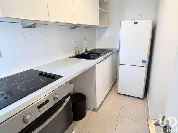 Location appartement 3 pièces 39 m² Courbevoie