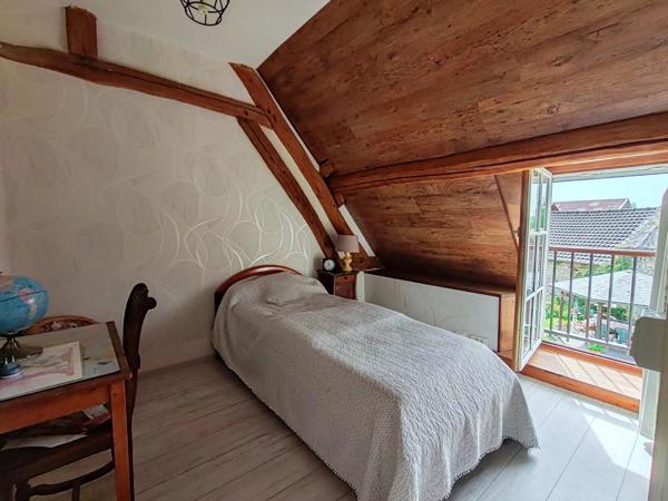 Vente                                                      Maison
                        
                     11 pièces                      265 m2                     à Crépy-en-Valois