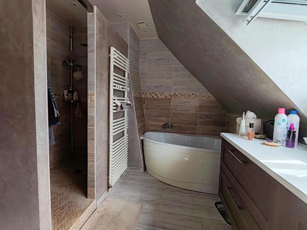 Vente                                                      Maison
                        
                     11 pièces                      265 m2                     à Crépy-en-Valois
