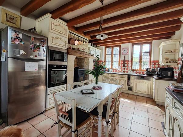 Vente                                                      Maison
                        
                     11 pièces                      265 m2                     à Crépy-en-Valois