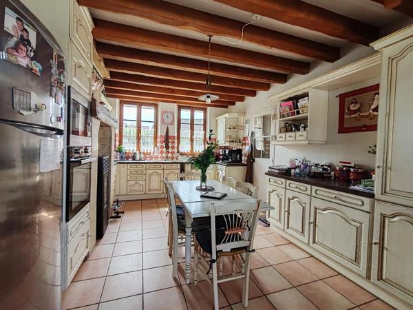 Vente                                                      Maison
                        
                     11 pièces                      265 m2                     à Crépy-en-Valois