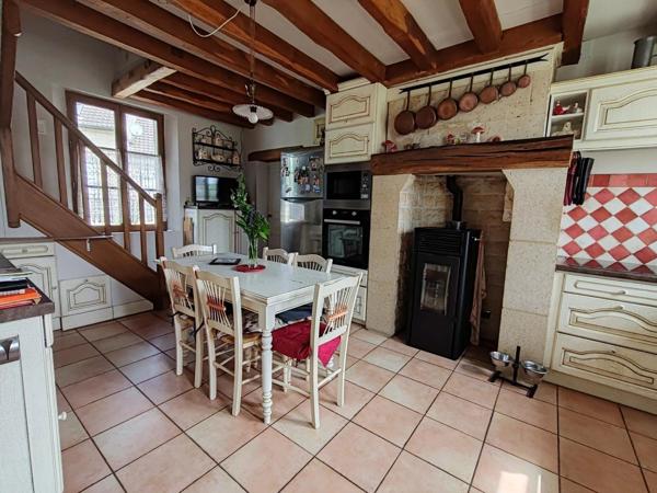 Vente                                                      Maison
                        
                     11 pièces                      265 m2                     à Crépy-en-Valois