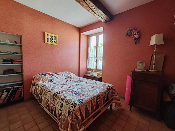 Vente                                                      Maison
                        
                     11 pièces                      265 m2                     à Crépy-en-Valois