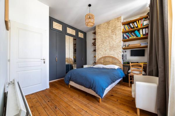 APPARTEMENT T4 DERNIER ETAGE DANS IMMEUBLE PIERRE QUARTIER CROIX BLANCHE