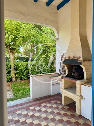 Villa à vendre Taussat-Les-Bains. Le charme d’une maison basco-landaise rénovée à Taussat, 3 chambres et la plage du Bassin à seulement 400 mètres LANTON TAUSSAT