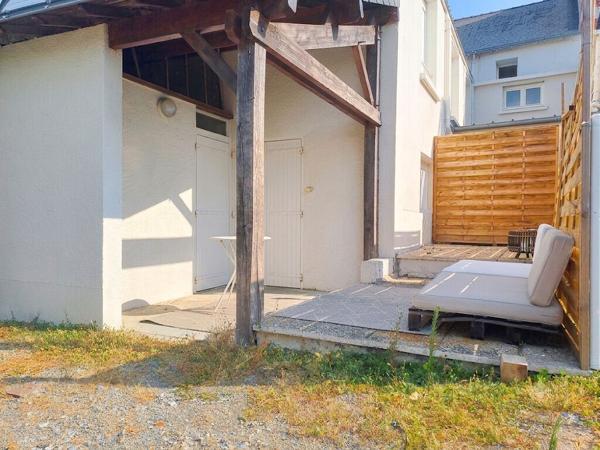 À Chalonnes-sur-Loire, découvrez cet appartement 2 pièces de 44 m², installé au rez-de-chaussée d'une résidence agréable et bien entretenue.