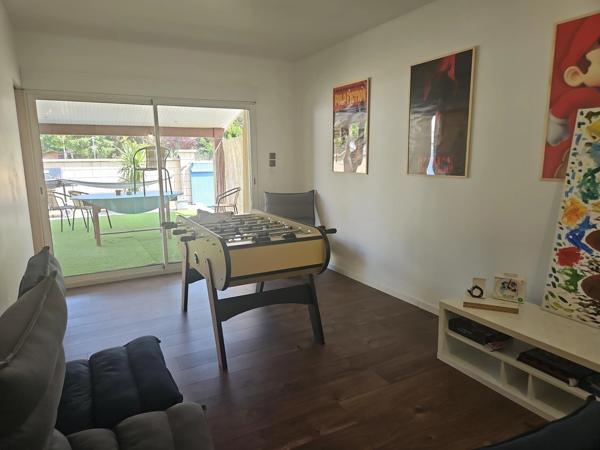 Villa de 193m² avec maison, studio et appartement, piscine, jardin