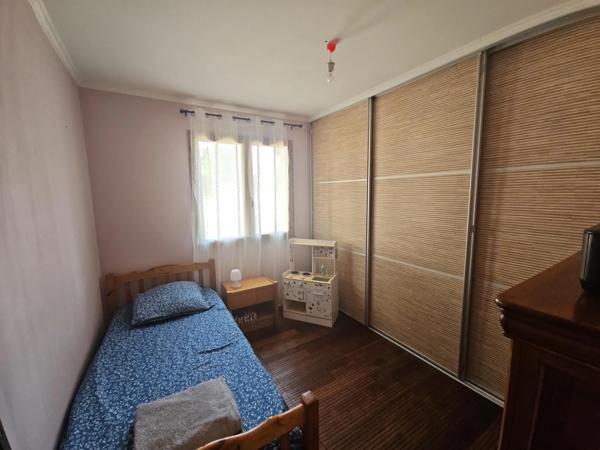 Villa de 193m² avec maison, studio et appartement, piscine, jardin