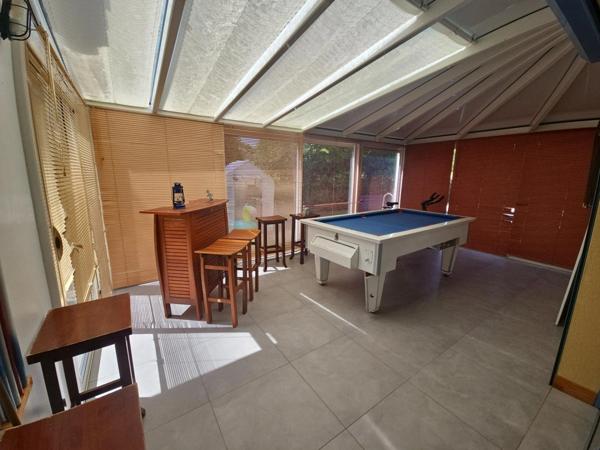 Villa de 193m² avec maison, studio et appartement, piscine, jardin