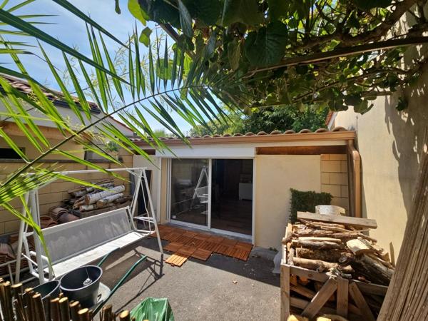 Villa de 193m² avec maison, studio et appartement, piscine, jardin