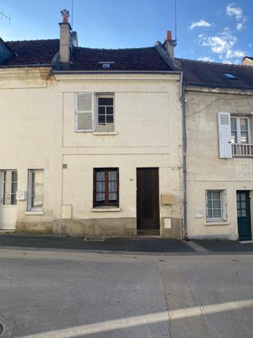 Jolie maison de ville en tuffeau, idéalement située