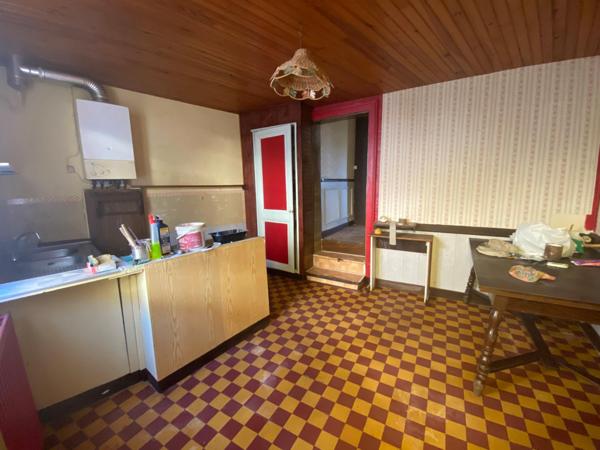 Jolie maison de ville en tuffeau, idéalement située