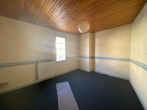 Jolie maison de ville en tuffeau, idéalement située