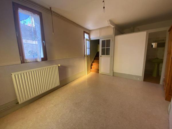 Jolie maison de ville en tuffeau, idéalement située