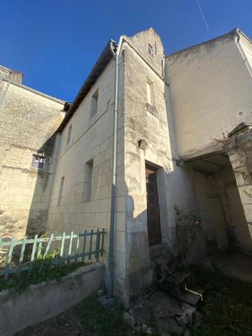 Jolie maison de ville en tuffeau, idéalement située