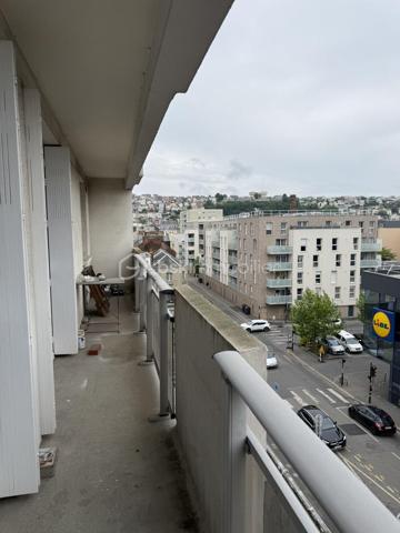 ***NOUVEAU***

A proximité immédiate de la gare et de l'université, dans une résidence bien entretenue et sécurisée, venez vite découvrir ce charmant appartement de 44,39M2 offrant : une entrée, un séjour, une cuisine, 1 chambre, une salle de douches et un wc séparé.
Vous disposerez également d'un grand balcon, d'une cave et d'un garage.

Les +++
- Proche de toutes les commodités 
- Ascenseur
- Bien agencé
- Vue dégagée
- Jardin collectif 


Pour plus de renseignements ou pour le visiter, contactez-moi vite au 0651179485.
BELLE OPPORTUNITE A SAISIR!