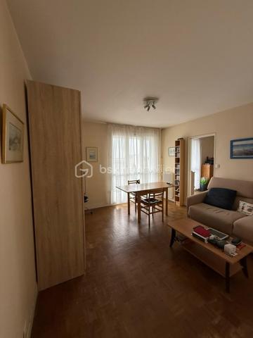 ***NOUVEAU***

A proximité immédiate de la gare et de l'université, dans une résidence bien entretenue et sécurisée, venez vite découvrir ce charmant appartement de 44,39M2 offrant : une entrée, un séjour, une cuisine, 1 chambre, une salle de douches et un wc séparé.
Vous disposerez également d'un grand balcon, d'une cave et d'un garage.

Les +++
- Proche de toutes les commodités 
- Ascenseur
- Bien agencé
- Vue dégagée
- Jardin collectif 


Pour plus de renseignements ou pour le visiter, contactez-moi vite au 0651179485.
BELLE OPPORTUNITE A SAISIR!