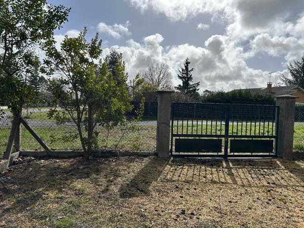 TERRAIN CONSTRUCTIBLE AVEC GARAGE
