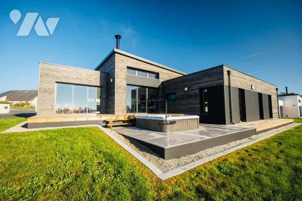 LANNILIS, secteur PRAT AR COUM. VUE MER. Magnifique contemporaine à ossature bois de plain pied...