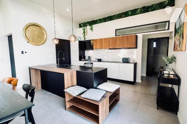 LANNILIS, secteur PRAT AR COUM. VUE MER. Magnifique contemporaine à ossature bois de plain pied...