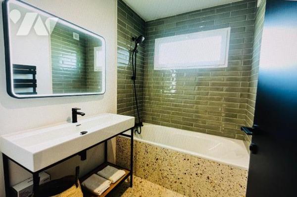 LANNILIS, secteur PRAT AR COUM. VUE MER. Magnifique contemporaine à ossature bois de plain pied...