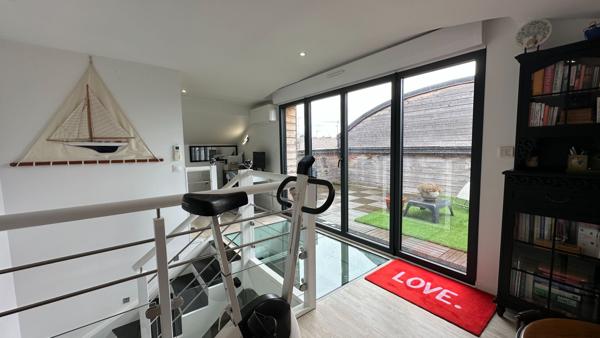 Propriété contemporaine de 6 pièces principales située en hyper centre de Compiègne