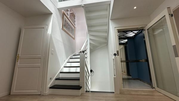 Propriété contemporaine de 6 pièces principales située en hyper centre de Compiègne