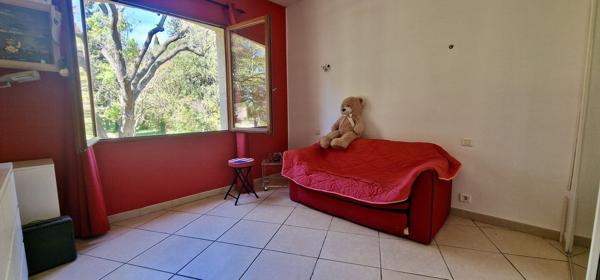 MAISON 5 PIECES DE 150 m² AVEC TERRAIN DE 3000 M² SUR LUNEL