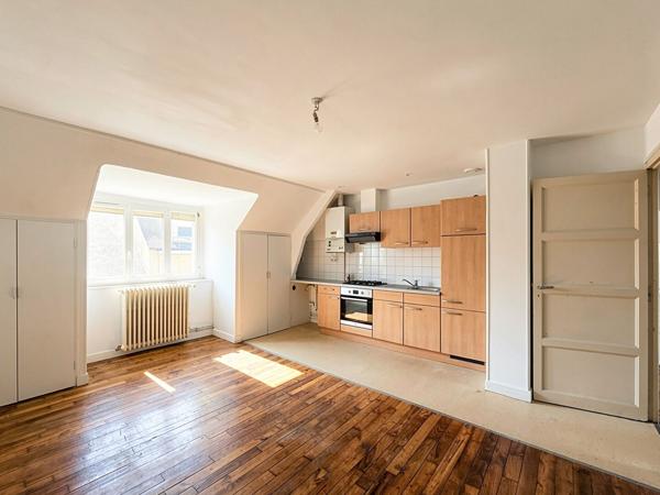 Appartement  lumineux de type 3 - 2 chambres - 55m² et cave - Hennebont centre.