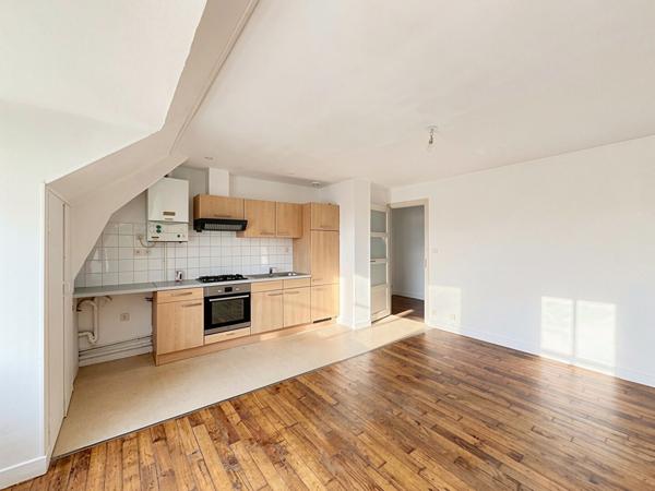 Appartement  lumineux de type 3 - 2 chambres - 55m² et cave - Hennebont centre.