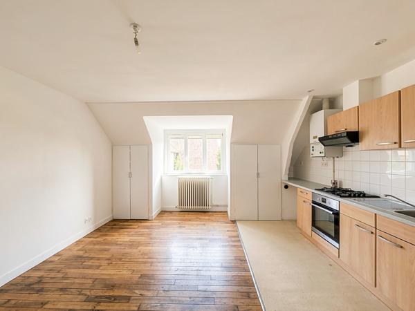 Appartement  lumineux de type 3 - 2 chambres - 55m² et cave - Hennebont centre.