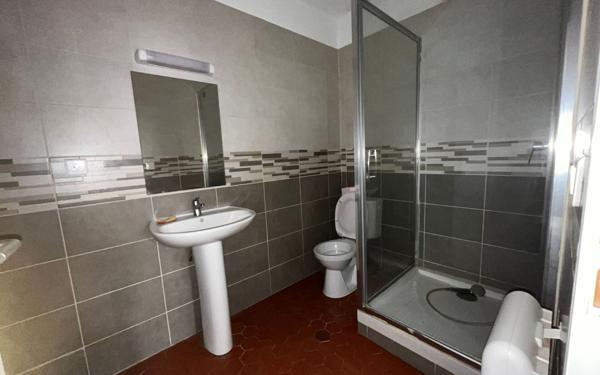 Appartement à louer    1 pièce •  Riez