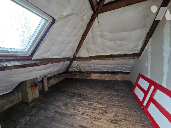 YVETOT centre, immeuble de rapport mixte comprenant 1 local professionnel et 1appartement, garage.