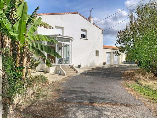 Maison en pierre à vendre sur Montigné Montfaucon