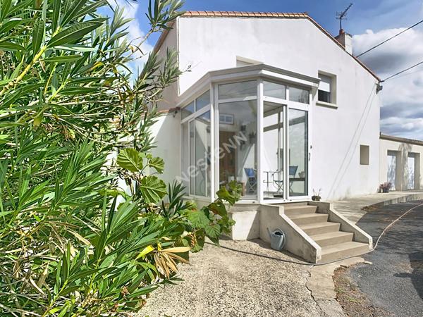 Maison en pierre à vendre sur Montigné Montfaucon