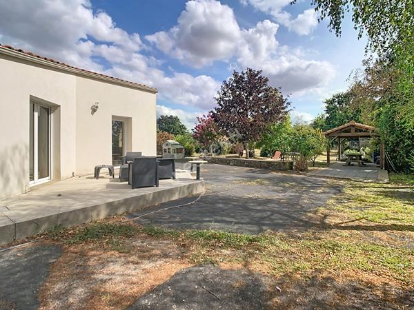 Maison en pierre à vendre sur Montigné Montfaucon