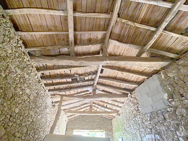 Maison en pierre à vendre sur Montigné Montfaucon