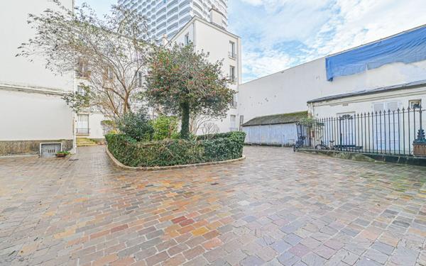 Appartement à vendre    3 pièces • 65,47 m2 Paris 18