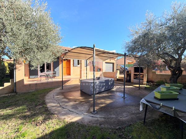 A VENDRE 84120 PERTUIS MAISON TYPE 5 PIECES D'ENVIRON 84M² AVEC JARDIN ET GARAGE.