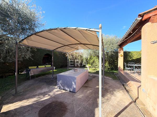 A VENDRE 84120 PERTUIS MAISON TYPE 5 PIECES D'ENVIRON 84M² AVEC JARDIN ET GARAGE.