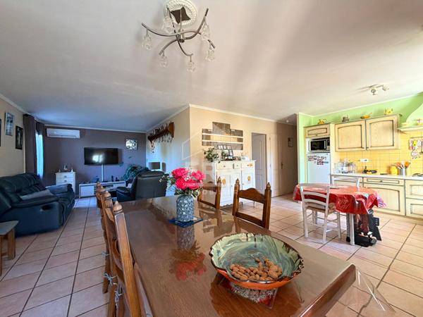 A VENDRE 84120 PERTUIS MAISON TYPE 5 PIECES D'ENVIRON 84M² AVEC JARDIN ET GARAGE.
