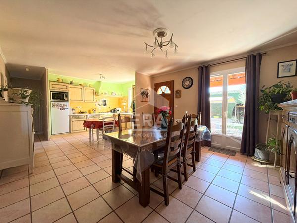 A VENDRE 84120 PERTUIS MAISON TYPE 5 PIECES D'ENVIRON 84M² AVEC JARDIN ET GARAGE.