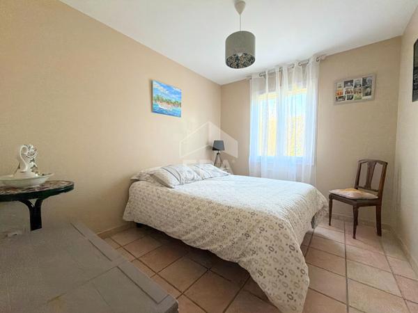 A VENDRE 84120 PERTUIS MAISON TYPE 5 PIECES D'ENVIRON 84M² AVEC JARDIN ET GARAGE.