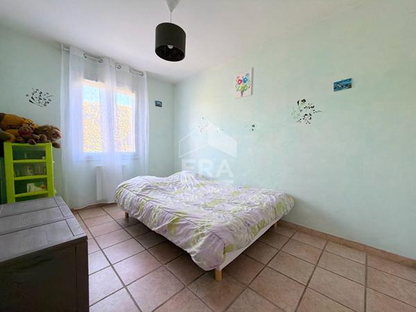 A VENDRE 84120 PERTUIS MAISON TYPE 5 PIECES D'ENVIRON 84M² AVEC JARDIN ET GARAGE.