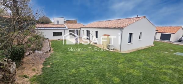 Pavillon de plain-pied 2021, 120m², 3 chambres, car-port + garage.